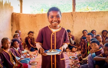 Djeca u školi na Madagaskaru.
