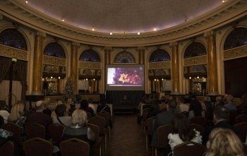 Smaragdna dvorana hotela Esplanade s posjetiteljima