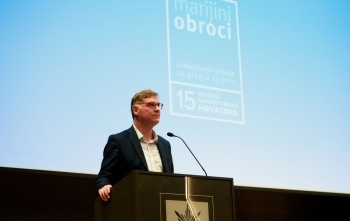 Magnus MacFarlane-Barrow govori na proslavi 15 godina Marijinih obroka Hrvatska