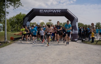 Trkači započinju utrku za odrasle