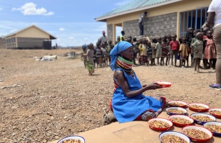 Feeding children in Kenya
