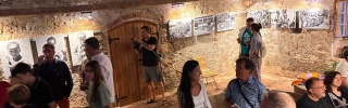 Posjetititelji na izložbi u Lošinju