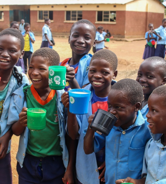 Djeca se smješkaju kameri