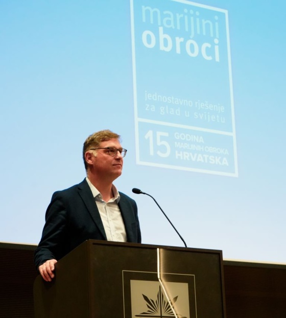 Magnus MacFarlane-Barrow govori na proslavi 15 godina Marijinih obroka Hrvatska