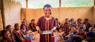 Djeca u školi na Madagaskaru.