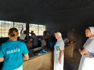 Sestre Dorotea i Ivančica s volonterkama u kuhinji Marijinih obroka