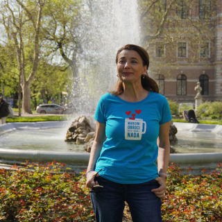 Majica Marijinih obroka s natpisom